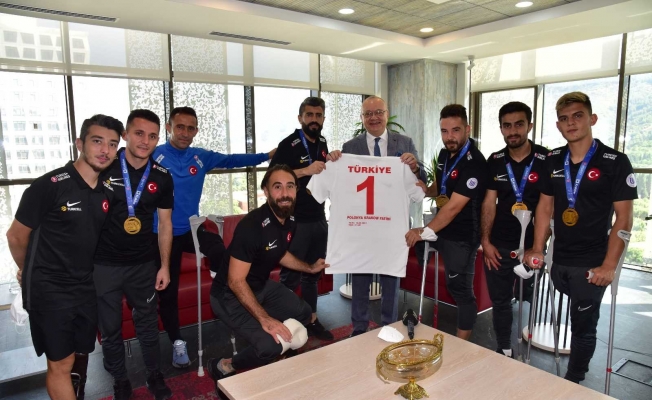 Ampute Milli Futbol Takımı’ndan Başkan Ergün’e ziyaret