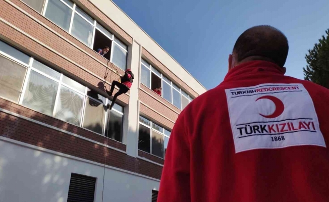 Manisa’da Türk Kızılay Afet Timi ‘hayat kurtaran’ eğitimden geçti