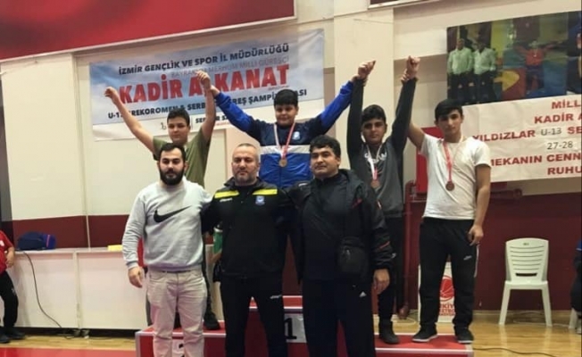 Yunusemreli güreşçiler İzmir’den başarıyla döndü