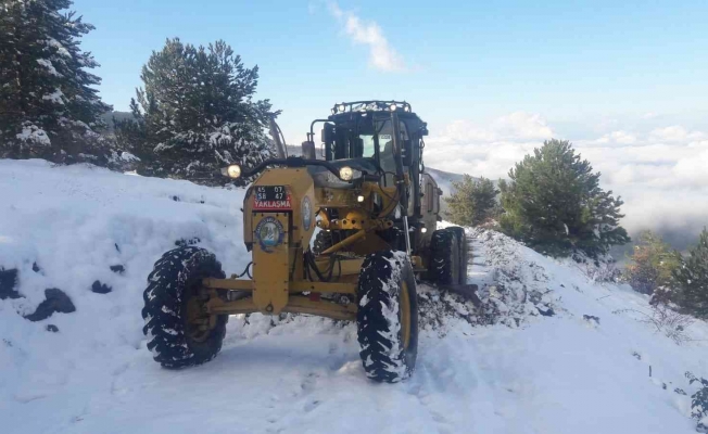 Salihli’de kardan kapanan yayla yolları ulaşıma açıldı