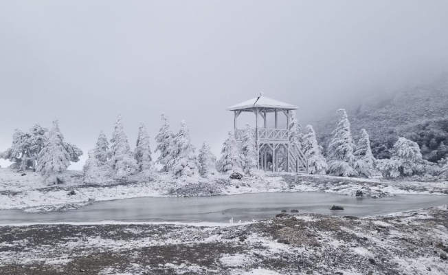 Spil Dağı Milli Parkı beyaza büründü