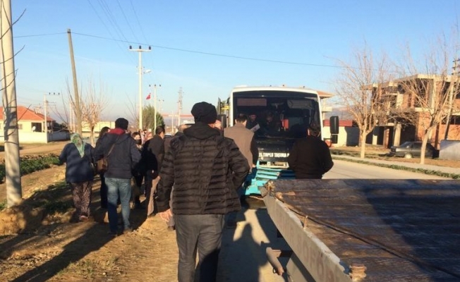 Toplu taşıma minibüsü traktöre çarptı: 4 yaralı