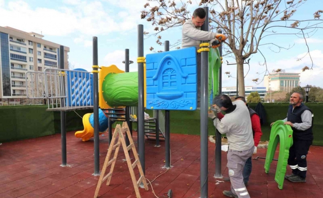 Turgutlu Belediyesinden Selvilitepe Mahallesine yeni çocuk oyun grubu