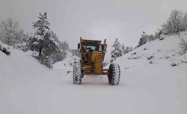 Alaşehir Belediyesi kar yağışı sonrası teyakkuza geçti