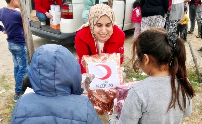 Türk Kızılay Manisa Şubesinden çocuklara 23 Nisan hediyesi