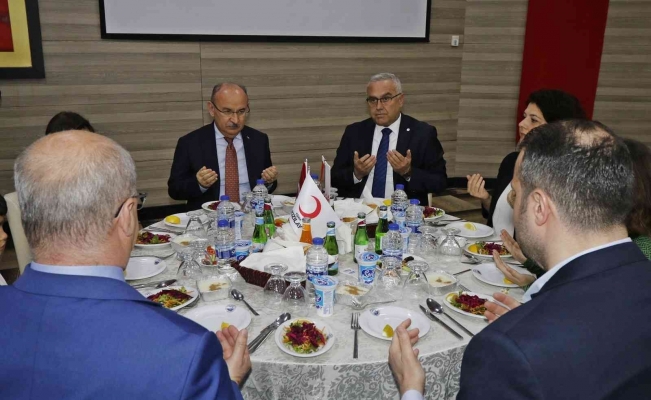 Türk Kızılay Manisa Şubesinden Yetimler Günü etkinliği