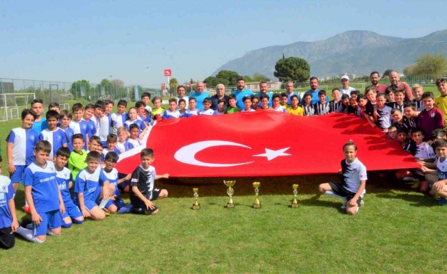 Yunusemre’de 23 Nisan Futbol Turnuvası düzenlendi