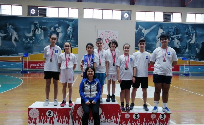 Yunusemreli badmintonculardan 23 Nisan turnuvasında 23 madalya