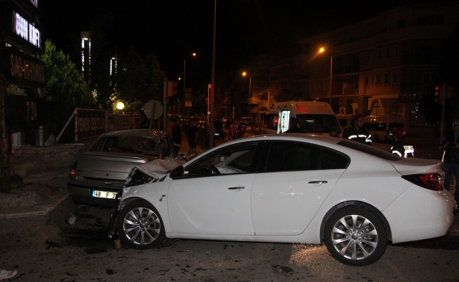 Manisa’da feci kaza: İki otomobilin çarpıştığı kazada 4 kişi öldü, 2 kişi ağır yaralandı