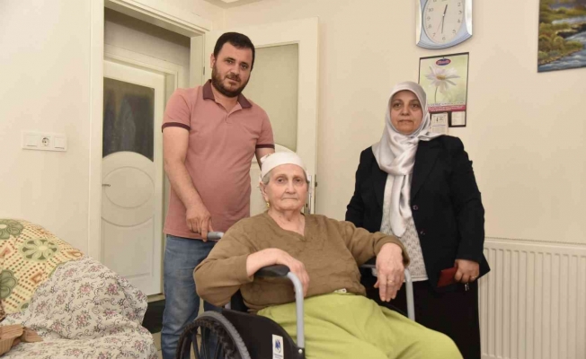 Yunusemre Belediyesi yaşlı kadının talebine kayıtsız kalmadı