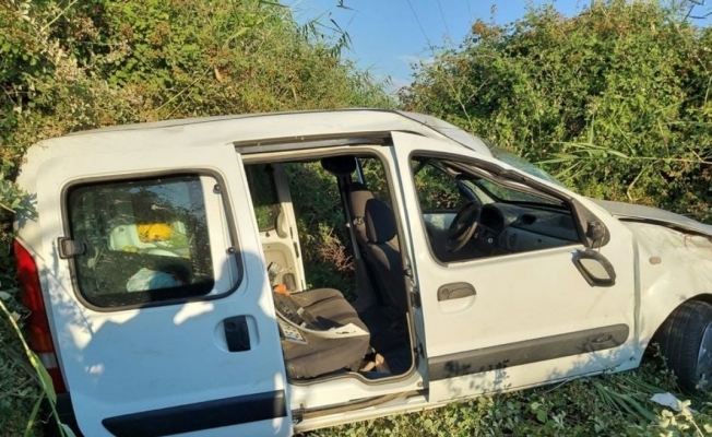 Manisa’da kontrolden çıkan kamyonet şarampole düştü: 5 yaralı