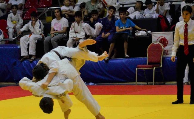 Yunusemreli minik judoculardan madalya yağmuru