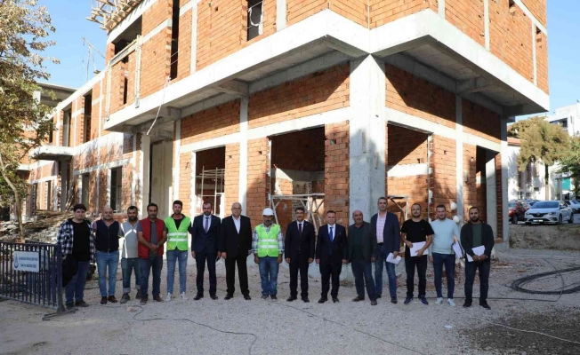 Başkan Çelik, Millet Kütüphanesi ve Gençlik Merkezi inşaatını inceledi
