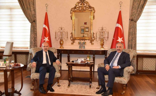 Milli Güvenlik Kurulu Genel Sekreteri Seyfullah Hacımüftüoğlu Vali Karadeniz’i ziyaret etti