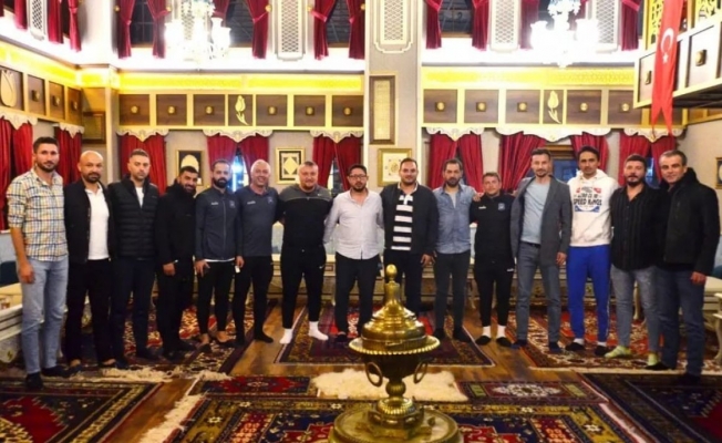 Yunusemre’de futbol altyapı antrenörleri toplandı