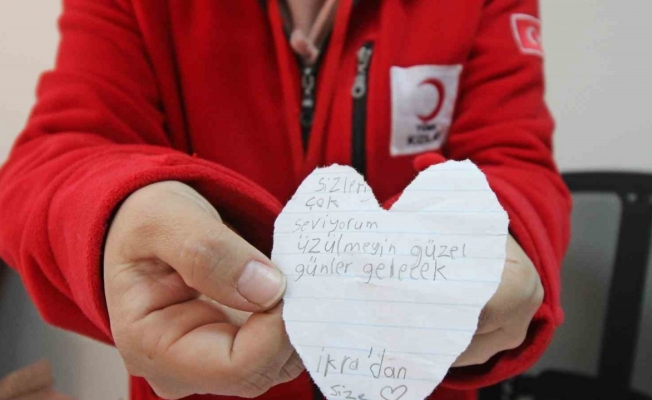 Kızılay Okulu öğrencilerinden depremzedeler için duygulandıran bağış