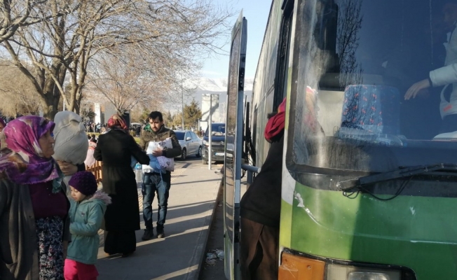 Manisa Büyükşehir Belediyesinin otobüsleri depremzedelerin hizmetinde