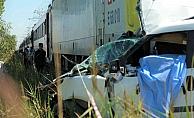Manisada trenin çarptığı aracın sürücüsü öldü
