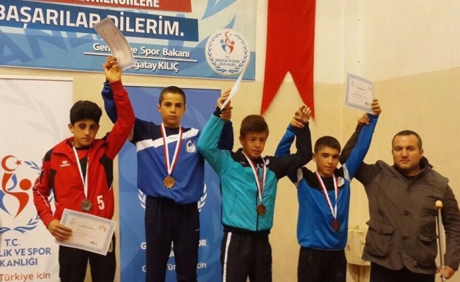 Güreşte Türkiye Şampiyonu Yunusemre’den