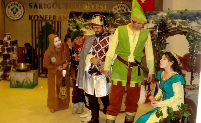 Sarıgöllü çocuklar ’Robin Hood’ ile gülme krizine girdi