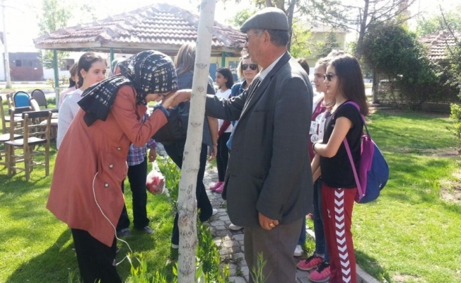 Öğrenciler okullarına ismi verilen Şehit Halisdemir’in kabrini ziyaret etti