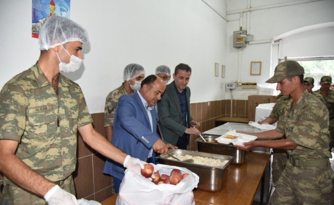 Askerlerin yemekleri bu kez Yunusemre Belediyesinden