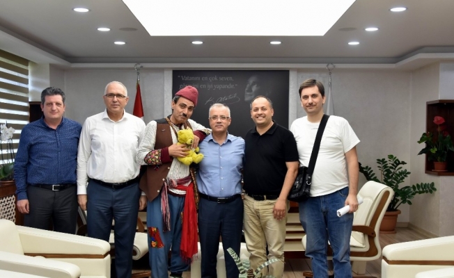 İzmirli sanatçılar Başkan Kayda’ya veda etti