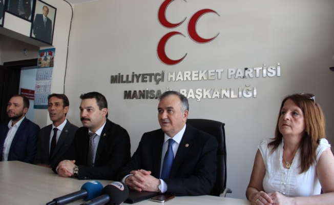 MHP’li Akçay Kılıçdaroğlu’nun ‘Bozkurt’ işaretini yorumladı