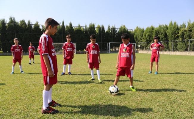 Yaz spor okulu Turgutlulu çocukları bekliyor