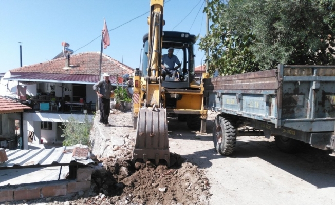 Alaşehir Belediyesi’nden kırsal mahallelerde asfalt çalışması