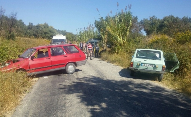 Saruhanlı’da trafik kazası: 3 kişi yaralandı