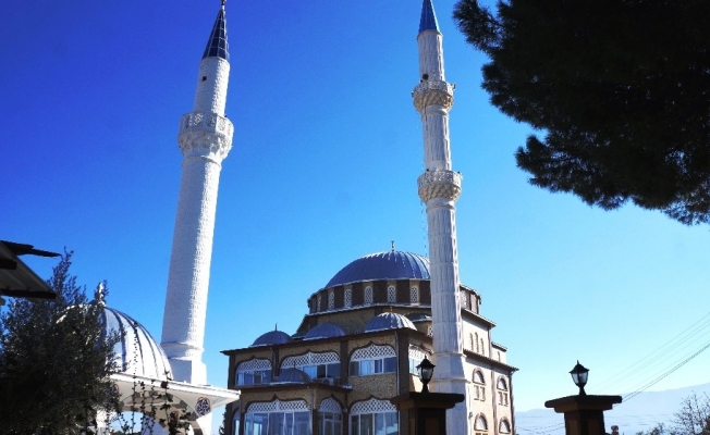 Camisi yıkıldı minaresine dokunulmadı