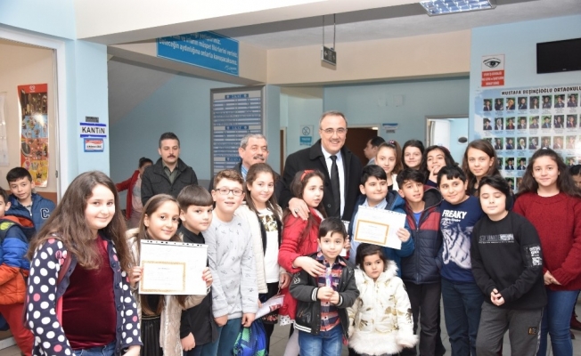 Öğrenciler karnelerini Başkan Karaçoban’dan aldı