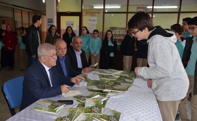 Yazar Çapkıner’den Gazi Ortaokulu’nda imza günü