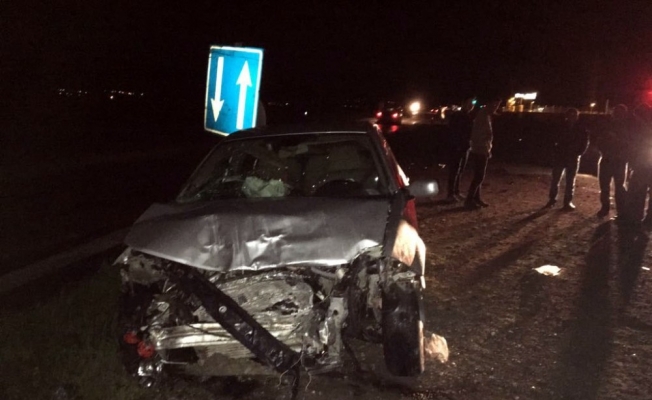 Alaşehir’de otomobiller kafa kafaya çarpıştı: 5 yaralı