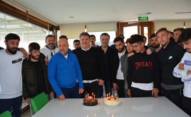 Başkan Ergün’e sürpriz doğum günü kutlaması