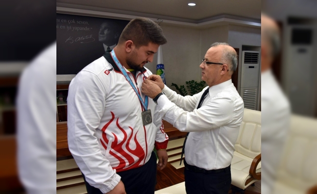 Başkan Kayda, Türkiye ikincisi judocuyu altınla ödüllendirdi
