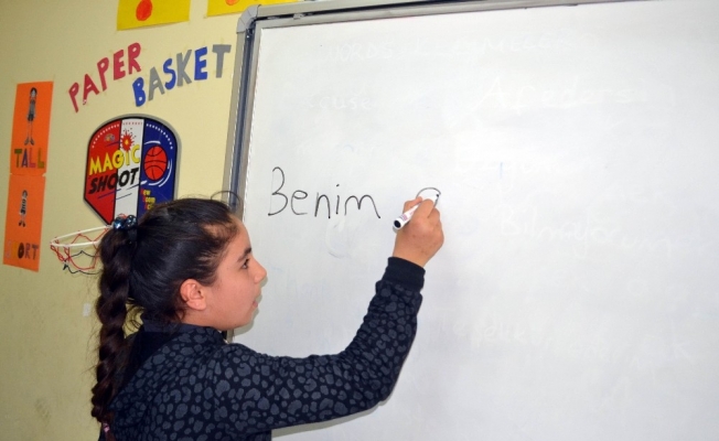 Manisa’daki Suriyeli çocuklar, Türkçe öğreniyor