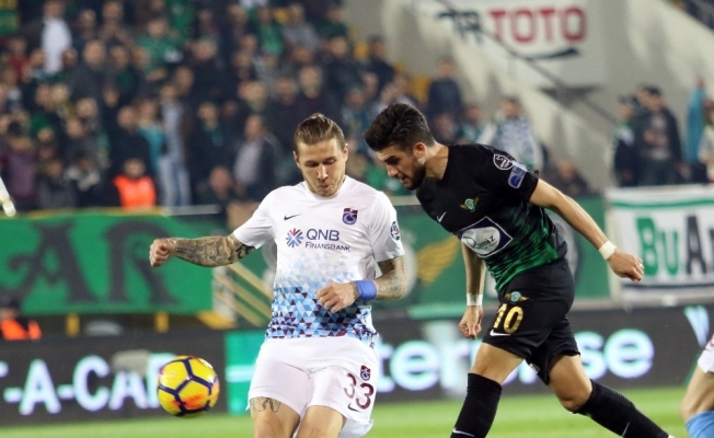 Süper Lig: T.M. Akhisarspor: 0 - Trabzonspor: 1 (İlk yarı)