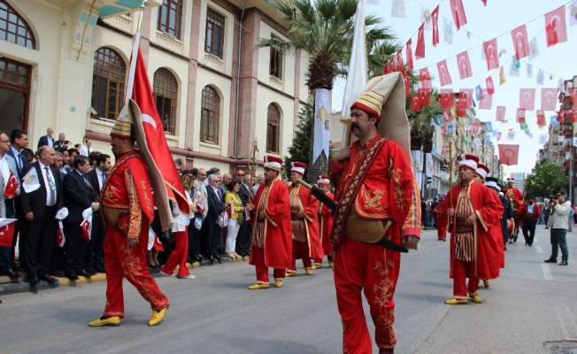 478. Mesir Macunu Festivali kortej yürüyüşüyle başladı