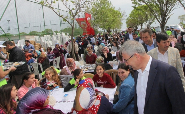 Başkan Yaralı Paşaköy’de hayır yemeğine katıldı