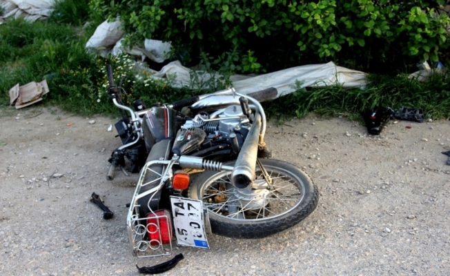 Otomobille çarpışan motosikletli hayatını kaybetti