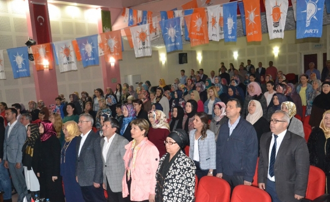Saruhanlı’da AK Parti’li kadınlarda Çelikoğlu güven tazeledi