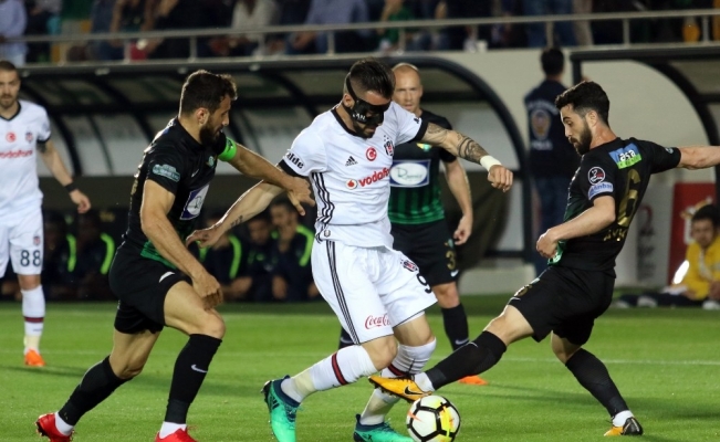 Spor Toto Süper Lig: T.M. Akhisarspor: 0 - Beşiktaş: 2 (İlk yarı)