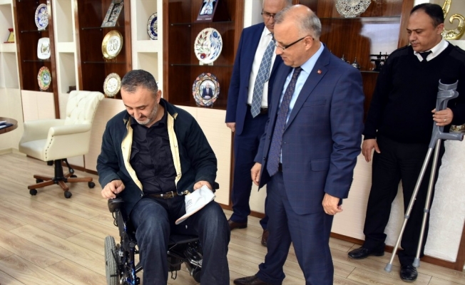 Tekerlekli sandalyesi çalınan engelliye Başkan Kayda’dan yardım eli