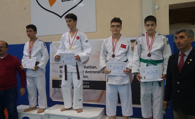 Yunusemreli judocular Burdur’dan madalyalarla döndü