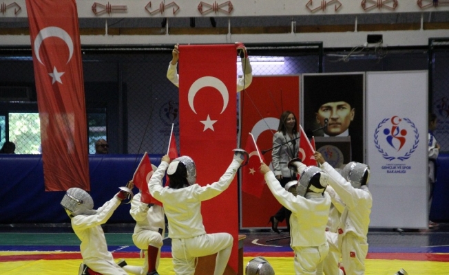 19 Mayıs Atatürk’ü Anma, Gençlik ve Spor Bayramı Manisa’da salonda kutlandı