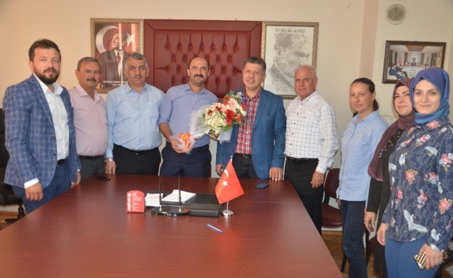 AK Parti Manisa milletvekili adayı Özkan sahaya indi