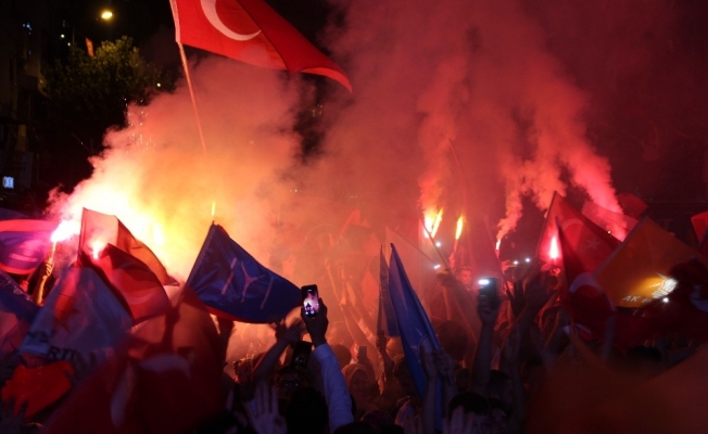 Manisa’da AK Parti ve MHP’liler sokaklara döküldü