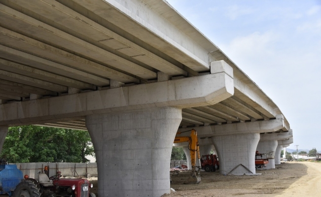 Salihli’de köprülü kavşağın altı otopark olarak kullanılacak